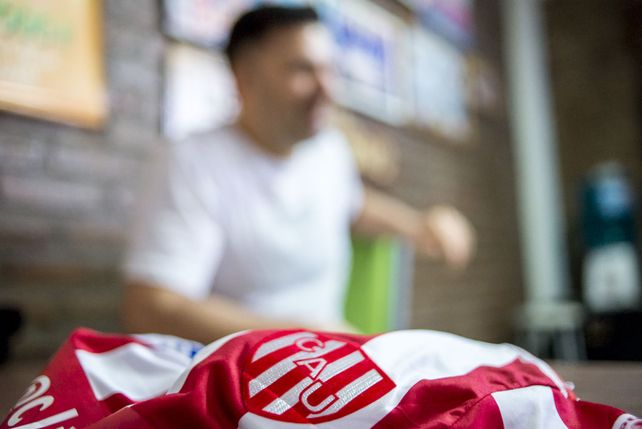 Claudio la voz de Los Bam Band es fanático de Unión de Santa Fe. Contó su paso por el club a UNO en la entrevista mano a mano