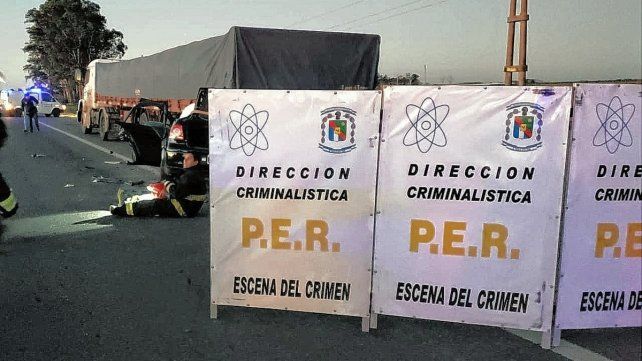 El accidente ocurrió cerca de las 18. Los cinco ocupantes del auto murieron.