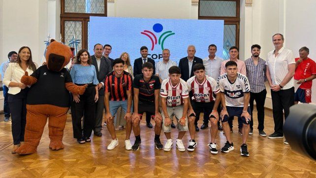 Autoridades políticas, dirigentes deportivos y jugadores en la presentación de la Instancia Final de la Copa Túnel Subfluvial. Autoridades políticas, dirigentes deportivos y jugadores en la presentación de la Instancia Final de la Copa Túnel Subfluvial.