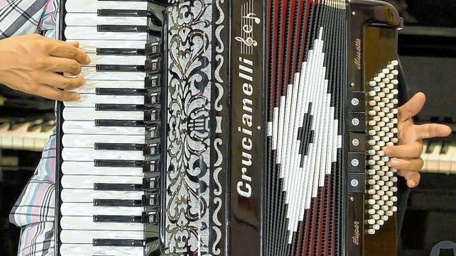 Arreglar y afinar un acordeón lleva tiempo y es un saber que pocos tienen Arreglar y afinar un acordeón lleva tiempo y es un saber que pocos tienen