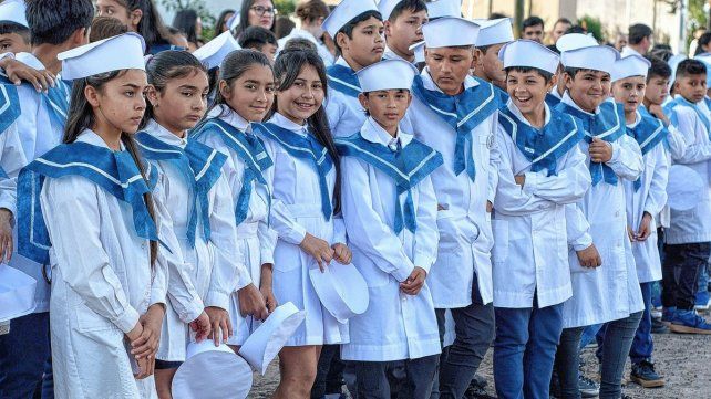Desfile. Instituciones educativas mantienen el recuerdo y las enseñanzas de Anacleto Bernardi. Desfile. Instituciones educativas mantienen el recuerdo y las enseñanzas de Anacleto Bernardi.