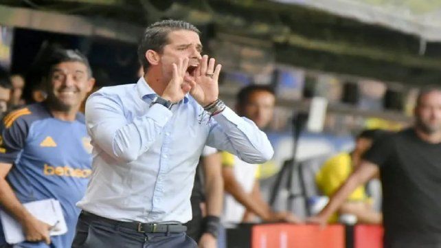 Fernando Gago, DT de Boca, dando órdenes en La Bombonera. Fernando Gago, DT de Boca, dando órdenes en La Bombonera.