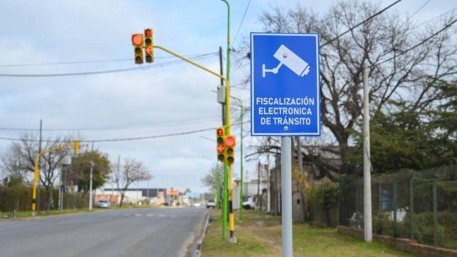 En sem&aacute;foros de Gualeguaych&uacute;, radares controlan paso en rojo y giro a la izquierda