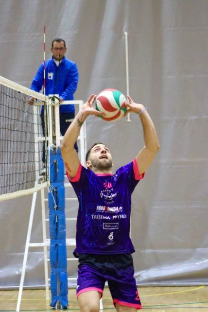 Santiago Escanes busca el sueño nacional con Club Voleibol Gandia. Santiago Escanes busca el sueño nacional con Club Voleibol Gandia.