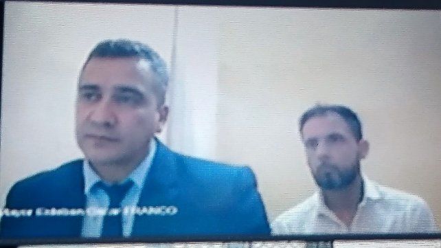 García y su abogado Valle siguen el juicio por video conferencia desde la Unidad Penal 1.