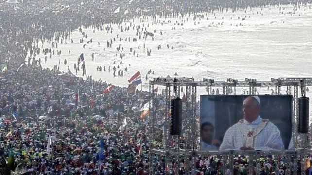 JMJ en Río de Janeiro. El padre Faes recordó la multitudinaria misa del Papa en la playa de Copacabana.