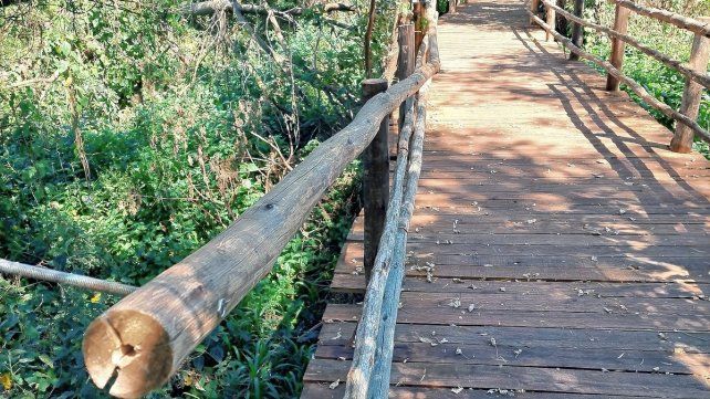 El proyecto turístico que contempla al Islote Curupí, área natural protegida, sufrió destrozos y el robo de materiales del sector de senderos.