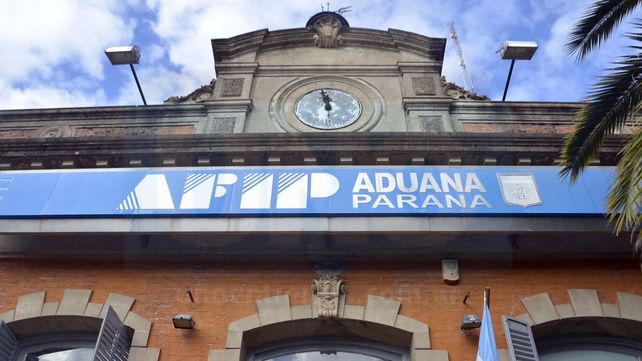 Aduana. Está en el puerto.