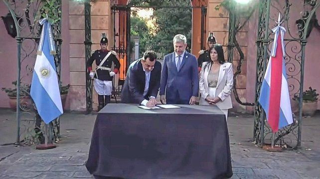 Rogelio Frigerio, junto al Secretario de Cultura de la Nación, Leonardo Cifelli, y la vicegobernadora Alicia Aluani. Rogelio Frigerio, junto al Secretario de Cultura de la Nación, Leonardo Cifelli, y la vicegobernadora Alicia Aluani.