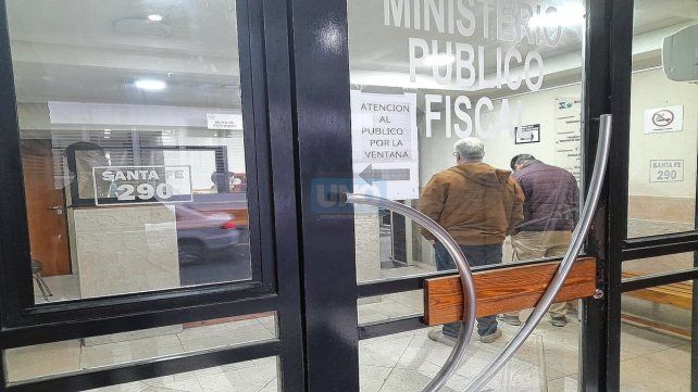 Se entregó en Fiscalía el conductor de la Duster que chocó al ciclista.