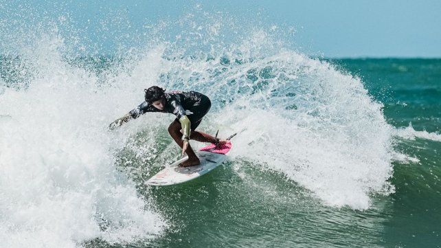 Facundo Ruggiero hizo historia en el surf argentino: fue el primero en ganar tres categorías del Young Guns. Facundo Ruggiero hizo historia en el surf argentino: fue el primero en ganar tres categorías del Young Guns.