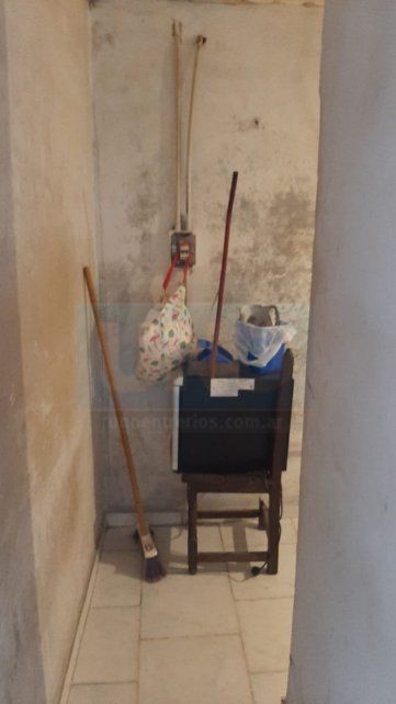 El búnker cuenta con aire acondicionado, televisor y otras comodidades para que el vendedor no pierda tiempo.