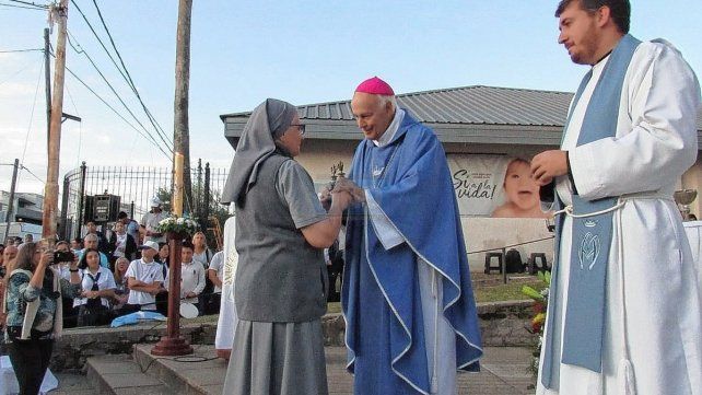 La iglesia. Padece la escasez de vocaciones religiosas y sacerdotales.
