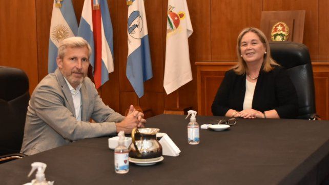 Susana Medina y Rogelio Frigerio dialogaron sobre el funcionamiento del Poder Judicial. Susana Medina y Rogelio Frigerio dialogaron sobre el funcionamiento del Poder Judicial.