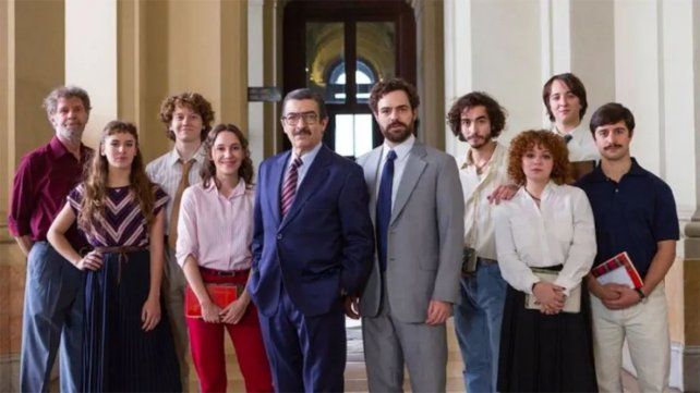 Argentina 1985 es una película de drama histórico argentino de 2022 producida y dirigida por Santiago Mitre y escrita por Mitre y Mariano Llinás