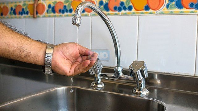 Paraná: restringen el servicio de agua potable por reparación de cañería