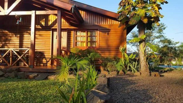 El empresario prometía cabañas luego de recibir un pago de 13.000 dólares, pero la obra no se realizaba. La causa estuvo en los Tribunales de Paraná y Federación. Hoy espera un avance en Concordia. El empresario prometía cabañas luego de recibir un pago de 13.000 dólares, pero la obra no se realizaba. La causa estuvo en los Tribunales de Paraná y Federación. Hoy espera un avance en Concordia.