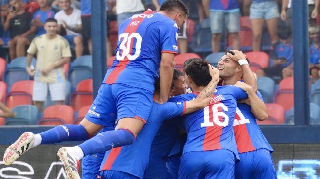 Tigre goleó a Vélez, el último campeón. Tigre goleó a Vélez, el último campeón.