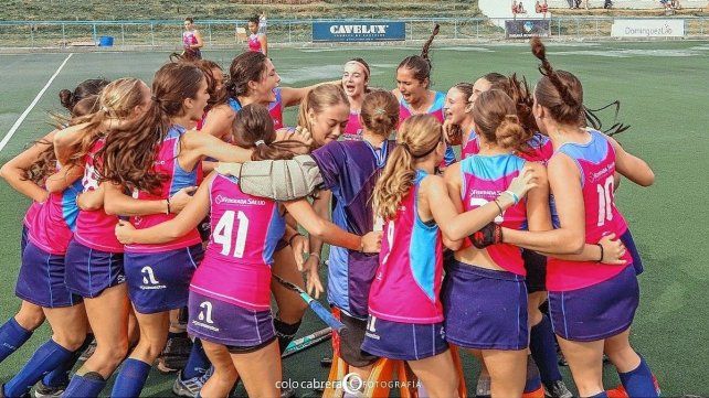 Las jugadores de Rowing alcanzaron el campeonato en la Sub 16 tras vencer a CRAI. Las jugadores de Rowing alcanzaron el campeonato en la Sub 16 tras vencer a CRAI.