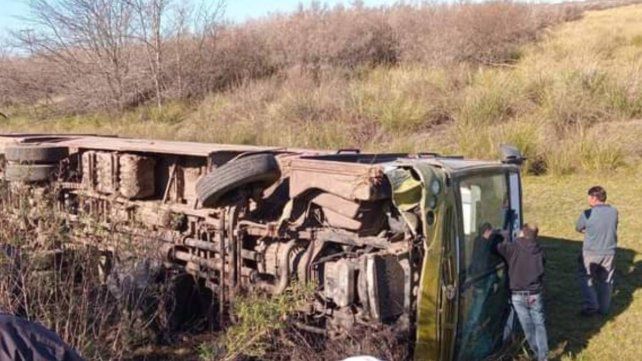 Departamento Villaguay: volcó un colectivo que trasladaba alumnos a una escuela secundaria Departamento Villaguay: volcó un colectivo que trasladaba alumnos a una escuela secundaria