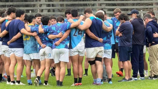 El plantel de Rowing ya está en el norte argentino a la espera del trascendental compromiso. El plantel de Rowing ya está en el norte argentino a la espera del trascendental compromiso.