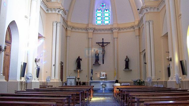 Parroquia. Se ubica en calle Italia 370 y su advocación es Nuestra Señora de los Dolores.