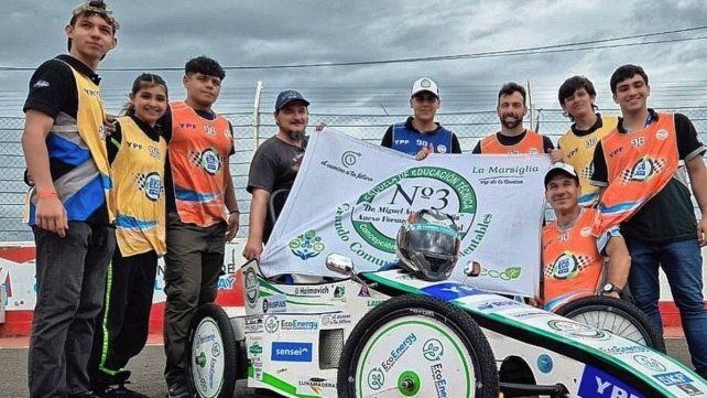 Alumnos se alistan para el Desafío Eco YPF. Alumnos se alistan para el Desafío Eco YPF.