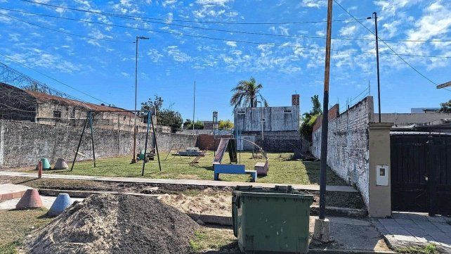 Con la mano de obra de los vecinos y material que les donan, avanzan con los trabajos en al vecinal Fe y Esperanza Con la mano de obra de los vecinos y material que les donan, avanzan con los trabajos en al vecinal Fe y Esperanza