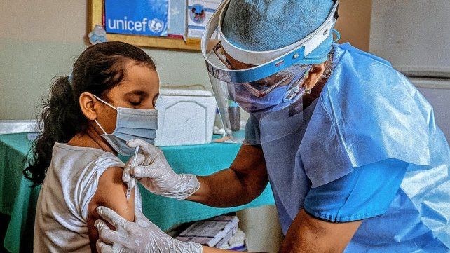 Por qué piden evidencias científicas para vacunar a niños con Sinopharm