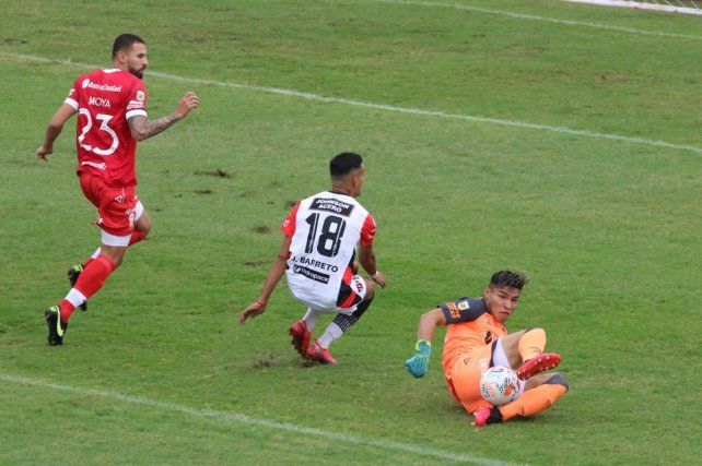 Meza sacó credenciales de arquero gana-partidos en la cancha de Patronato