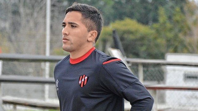 Facundo Cobos sería baja en al defensa de Patronato.