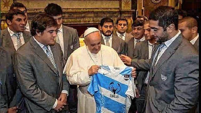 El ex Puma Nahuel Lobo fue recibido en 2013 en la Ciudad del Vaticano por el papa Francisco junto a los demás integrantes del seleccionado argentino. El ex Puma Nahuel Lobo fue recibido en 2013 en la Ciudad del Vaticano por el papa Francisco junto a los demás integrantes del seleccionado argentino.