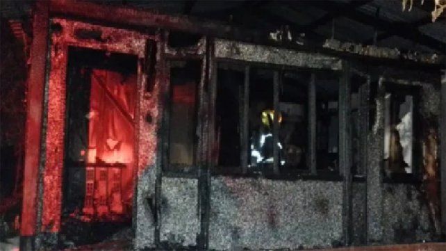 La madre del exfumigador entrerriano que dedicó su vida a la luchar contra los agrotóxicos, quedó sin hogar. El incendio ocurrió en Basavilbaso