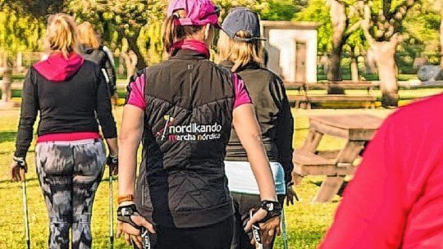 Marcha nórdica. "Mejora la postura, en casos de mastectomía, cuando las cicatrices Marcha nórdica. "Mejora la postura, en casos de mastectomía, cuando las cicatrices