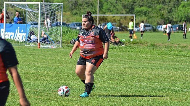 Eliana era dirigida por Víctor Muller en el certamen de la Liga Altos del Paracao. Foto Jonatan Albornoz.