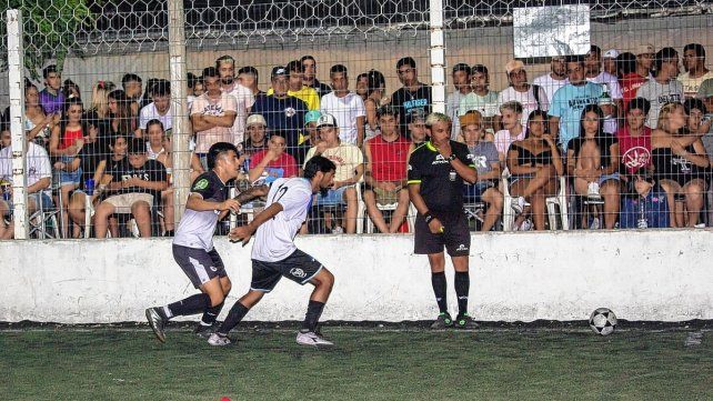 En las instalaciones de Power Fútbol 5 se lleva a cabo uno de los torneos libres de mayor envergadura en la capital entrerriana. La Liga amateur de fútbol cinco en cuestión se denomina Liga “El Lauch”.