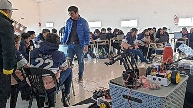 Actividad. Taller de Robótica en el Complejo Héctor Pedro Rohr (Valle María).