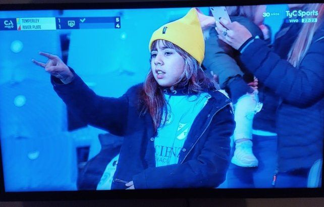 La nena hincha de Temperley. La nena hincha de Temperley.