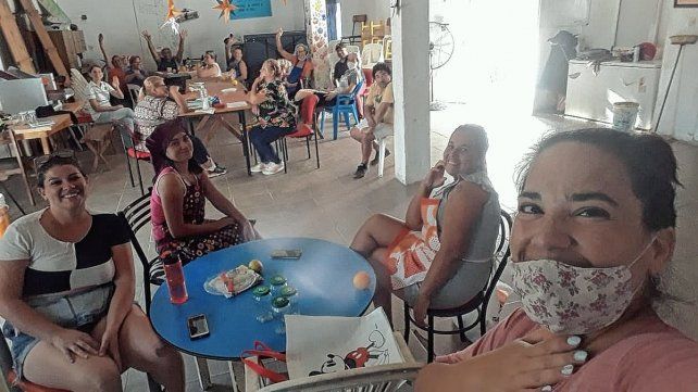 El taller de conservas es un éxito en la capilla de Lourdes.