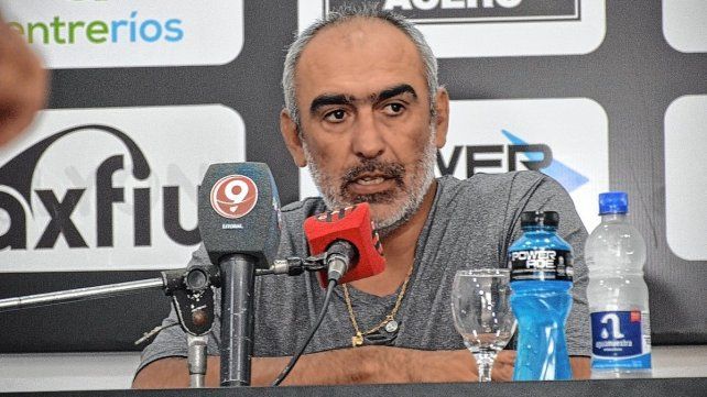 Iván Delfino dejói de ser el DT de Patronato.