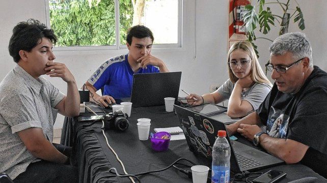 Los grupos aplicaron con creatividad lo aprendido sobre IA Los grupos aplicaron con creatividad lo aprendido sobre IA