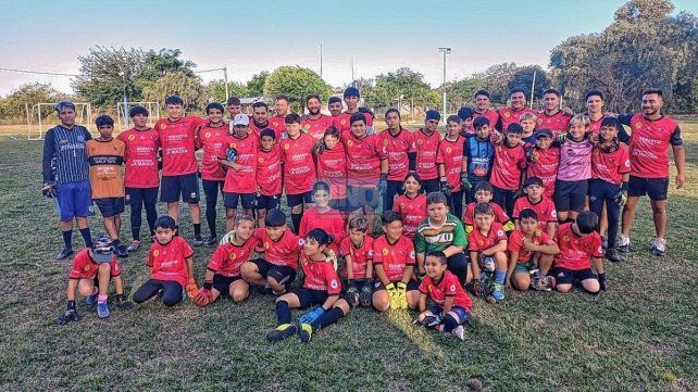 La Escuela Cap1tán cuenta con 60 arqueros y arqueras. La Escuela Cap1tán cuenta con 60 arqueros y arqueras.