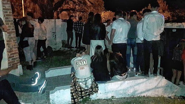 Cobrarán fuertes multas por organizar fiestas clandestinas en pandemia en Paraná.