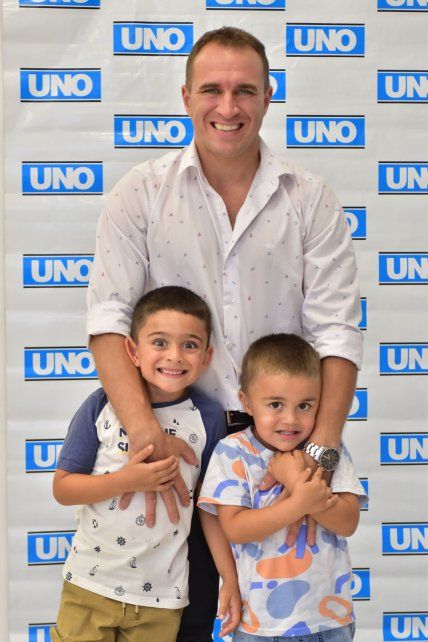Werner junto a sus dos hijos. Werner junto a sus dos hijos.