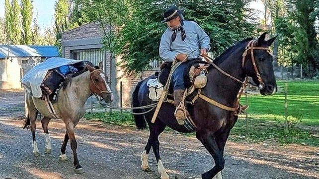 Dante Toso viaja a Entre Ríos a caballo Dante Toso viaja a Entre Ríos a caballo