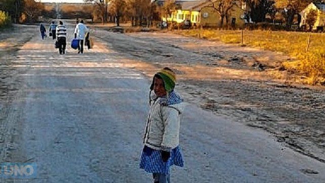 En las escuelas rurales dan clases pese al frío.