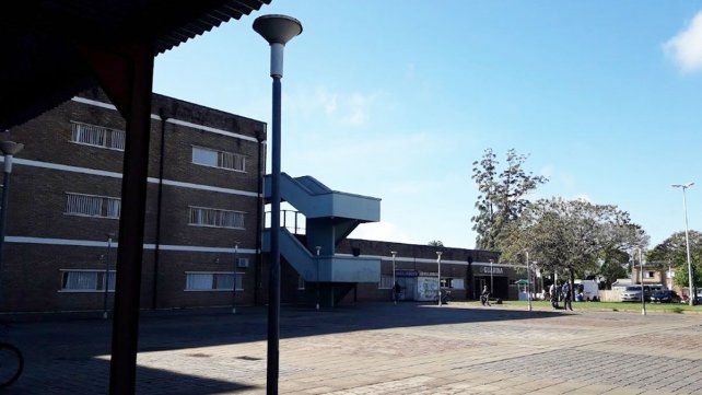 Joven con quemaduras en su cuerpo. Joven con quemaduras en su cuerpo.