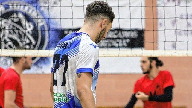 Santiago Escanés emigró al vóley europeo. Santiago Escanés emigró al vóley europeo.