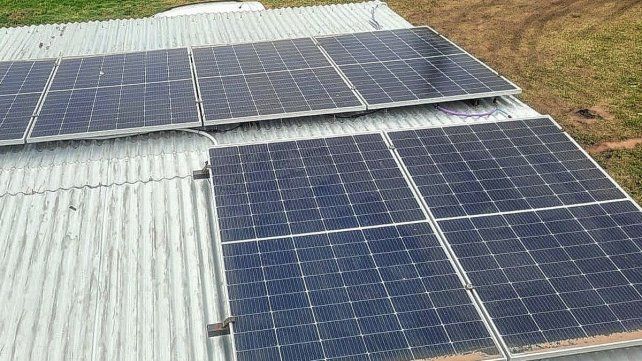Los paneles solares que se instalaron en FM Sensaciones de La Paz. Los paneles solares que se instalaron en FM Sensaciones de La Paz.