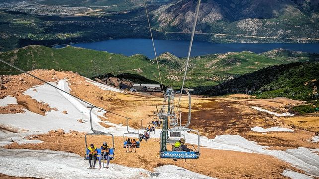 Visita. La estadía en Bariloche también incluyó la clásica aerosilla del Cerro Catedral.